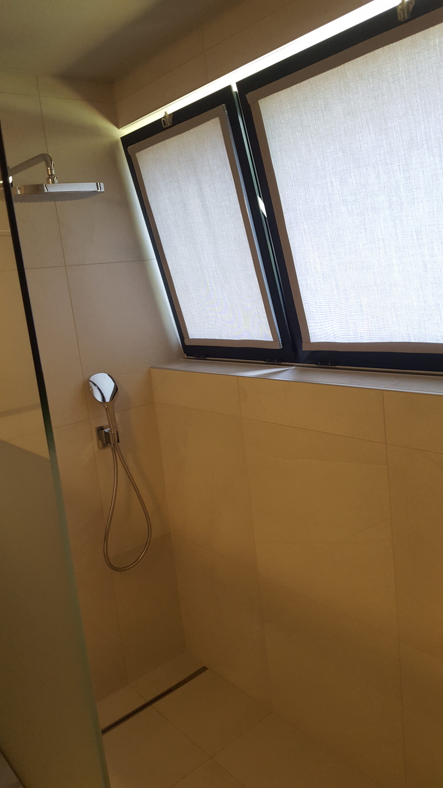 Badkamer-Waterbestendig-waterdoorlatend-gordijn-paneel