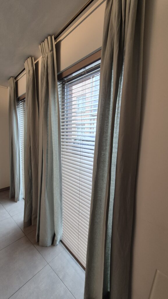 Linnen goredijnen met Bronzen rail