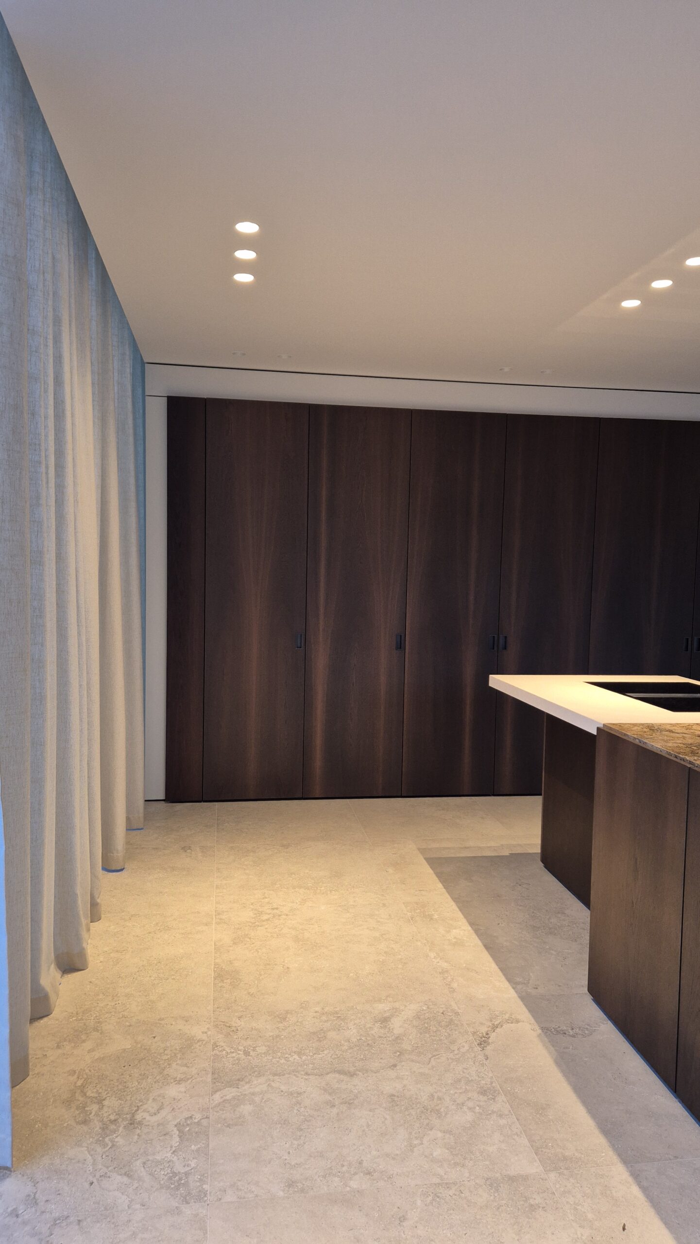 Grote-gordijnen-hedendaags-gesloten